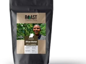 eine Kaffeefarmerin aus Uganda auf dem Etikett einer Kaffeetüte